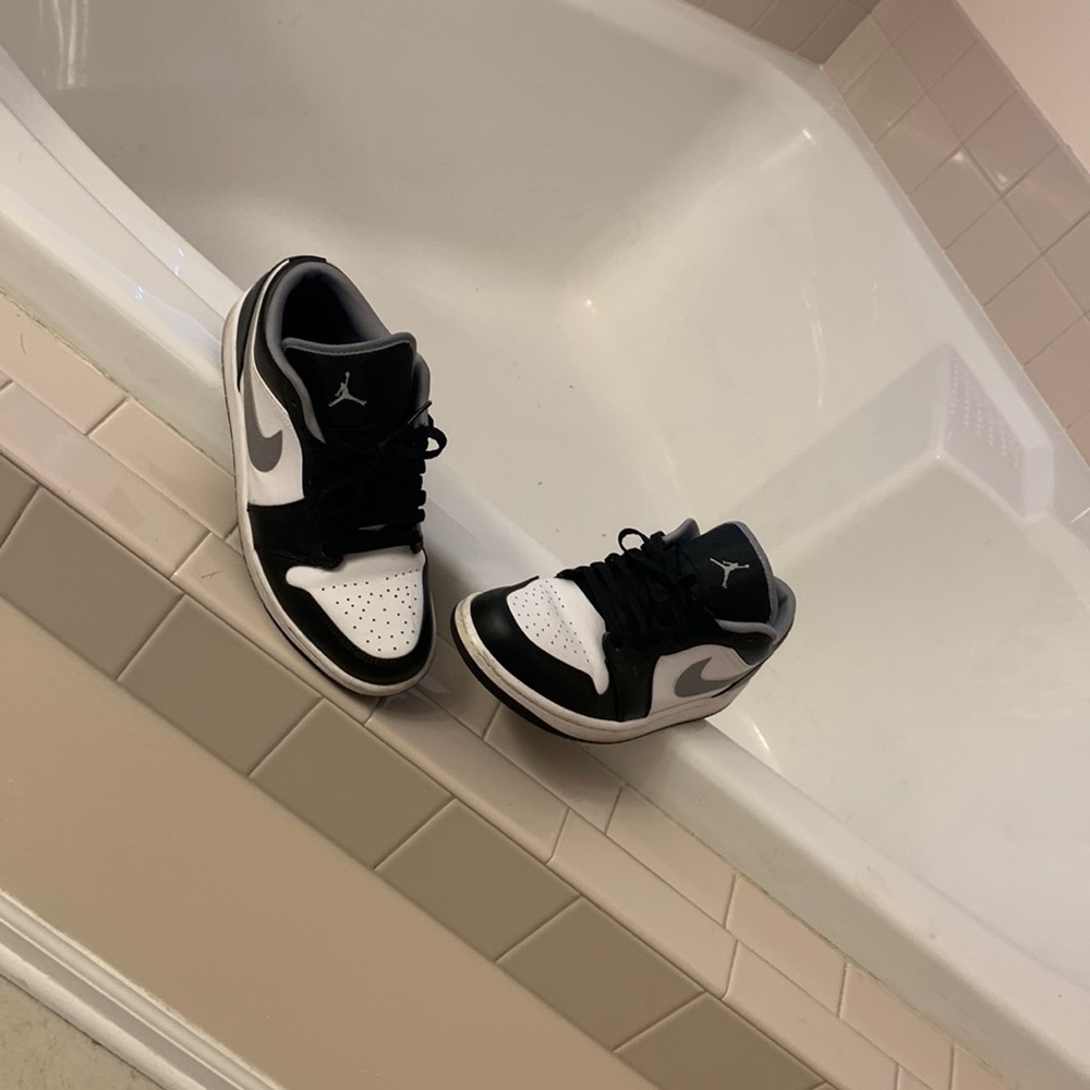 Only wore 3x air Jordan 1 Low size 9 with box